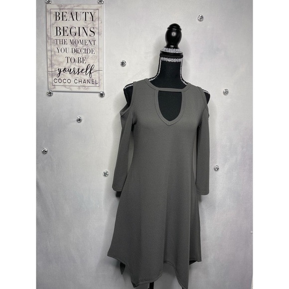 DEEP V OPEN SHOULDER DRESS - Picture 1 of 7